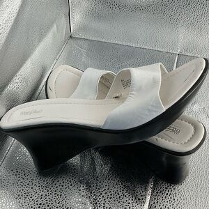 MOSSIMO Women’s Wedge Slip-on White Sandals Leather Upper Size 8 1/2